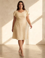 Vestido Curto Bordado Decote Princesa Amarelo