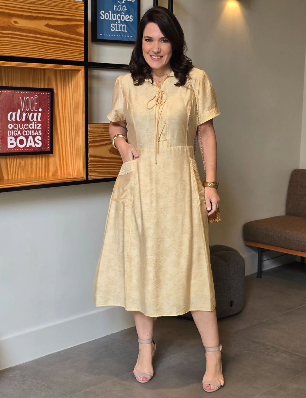 Vestido Midi Viscose Com Textura Bolso Amarelo