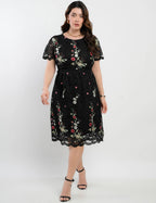 Vestido Curto De Renda Barrado Com Borbado Preto