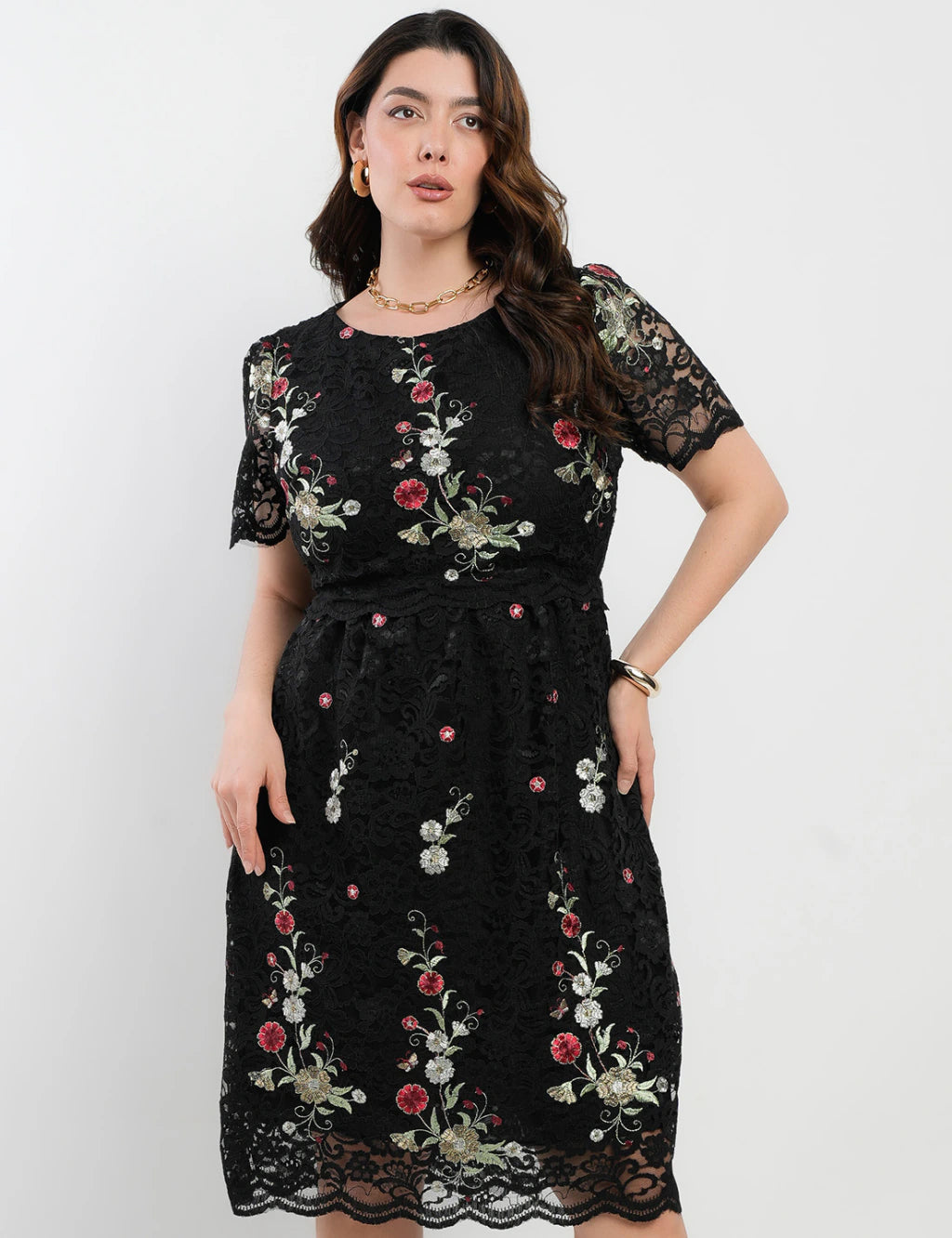 Vestido Curto De Renda Barrado Com Borbado Preto