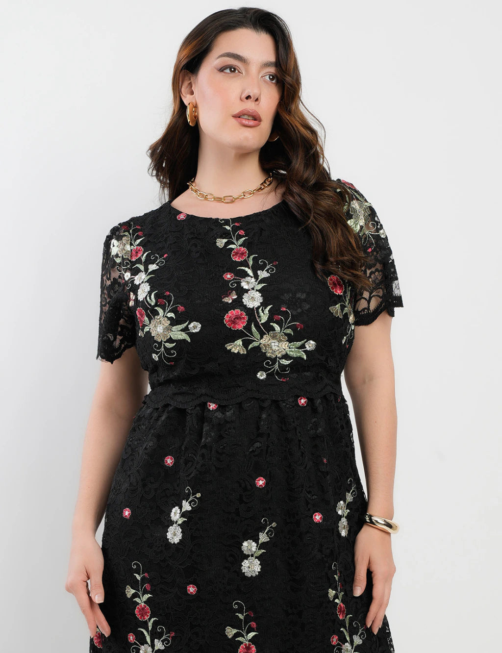 Vestido Curto De Renda Barrado Com Borbado Preto
