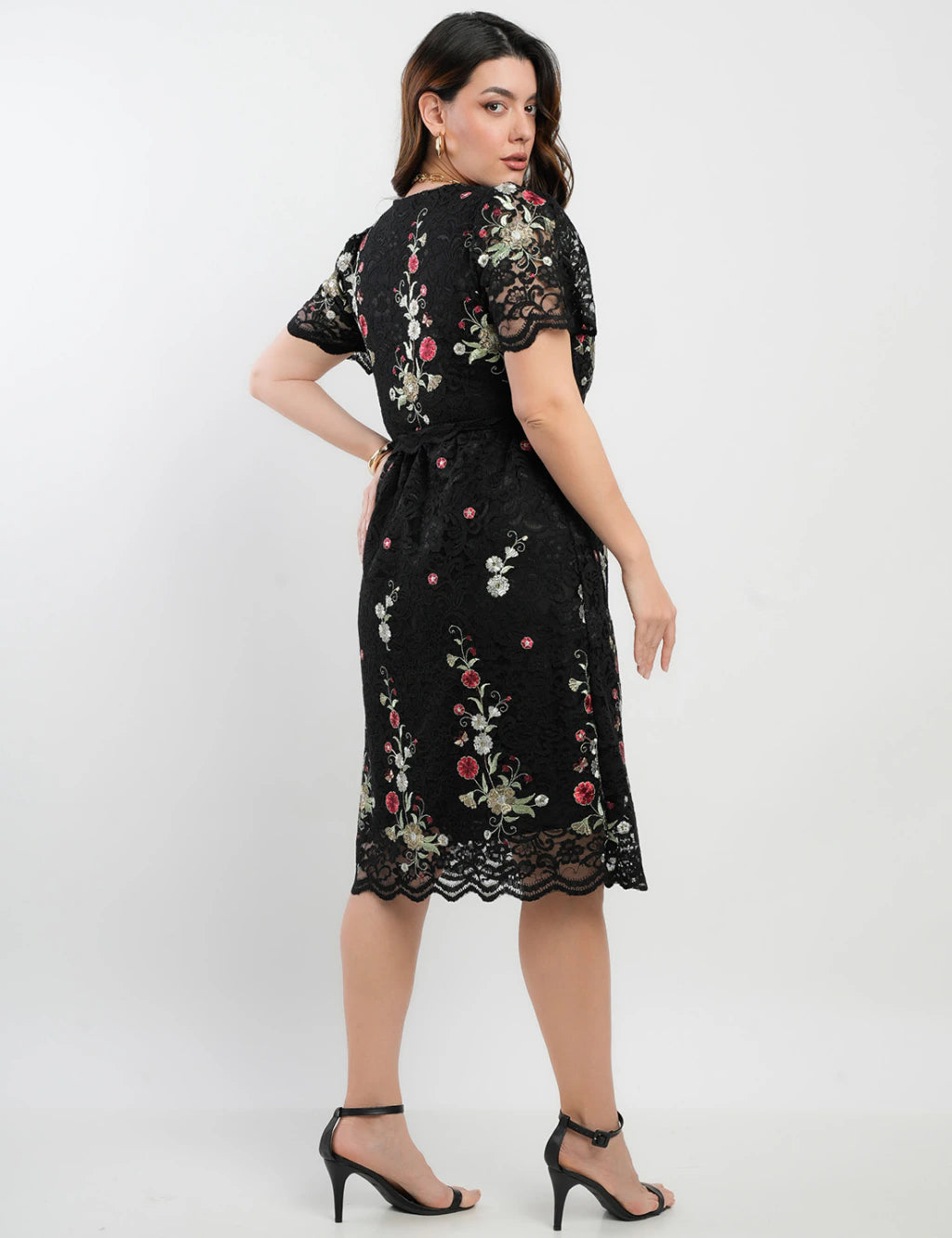 Vestido Curto De Renda Barrado Com Borbado Preto