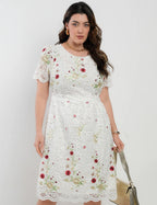 Vestido Curto De Renda Barrado Com Borbado Branco