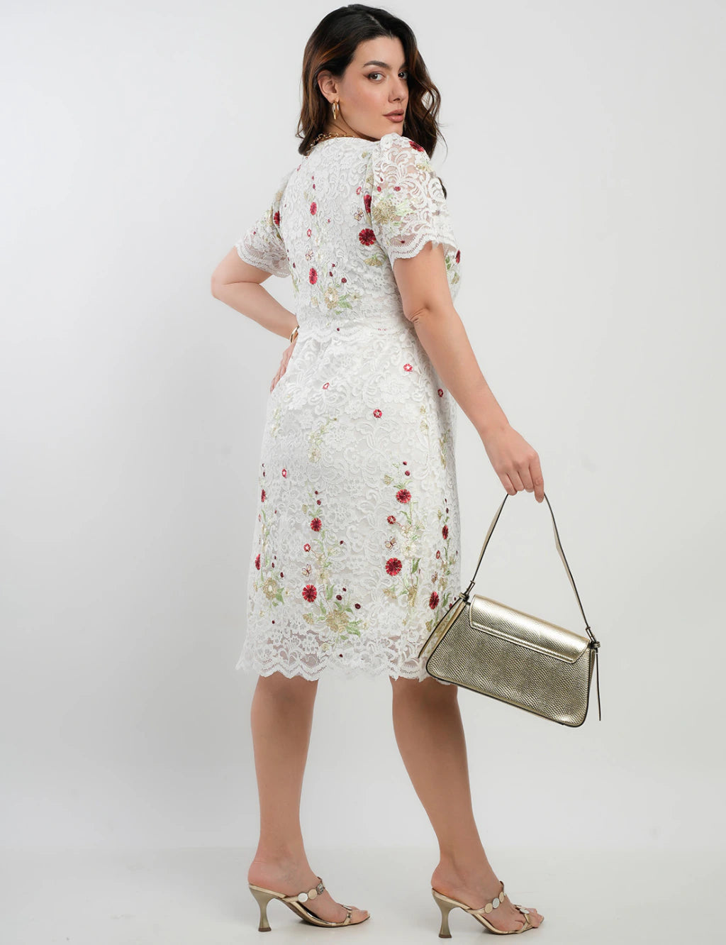 Vestido Curto De Renda Barrado Com Borbado Branco