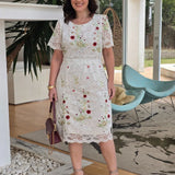 Vestido Curto De Renda Barrado Com Borbado Branco