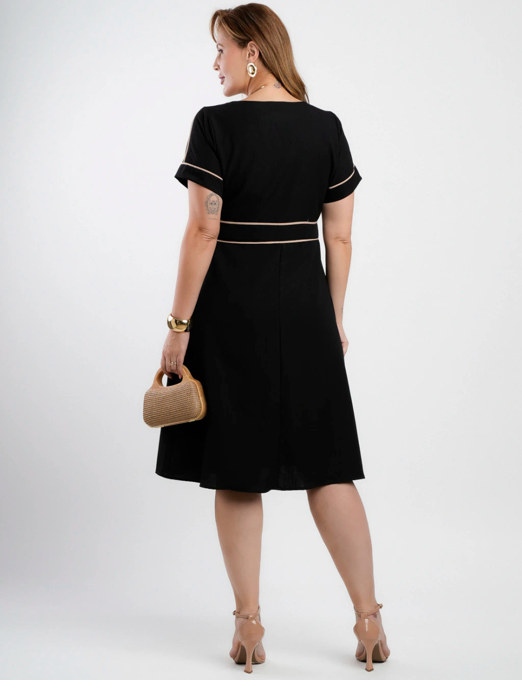 Vestido Midi Poliviscose Encorpado Com Vivo Preto