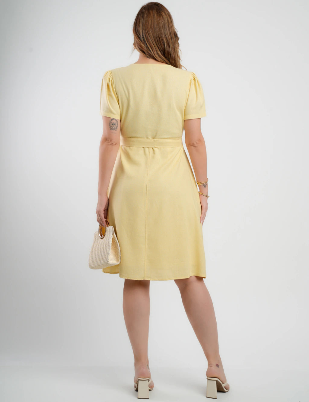 Vestido Curto Linho Misto Com Nervuras Amarelo