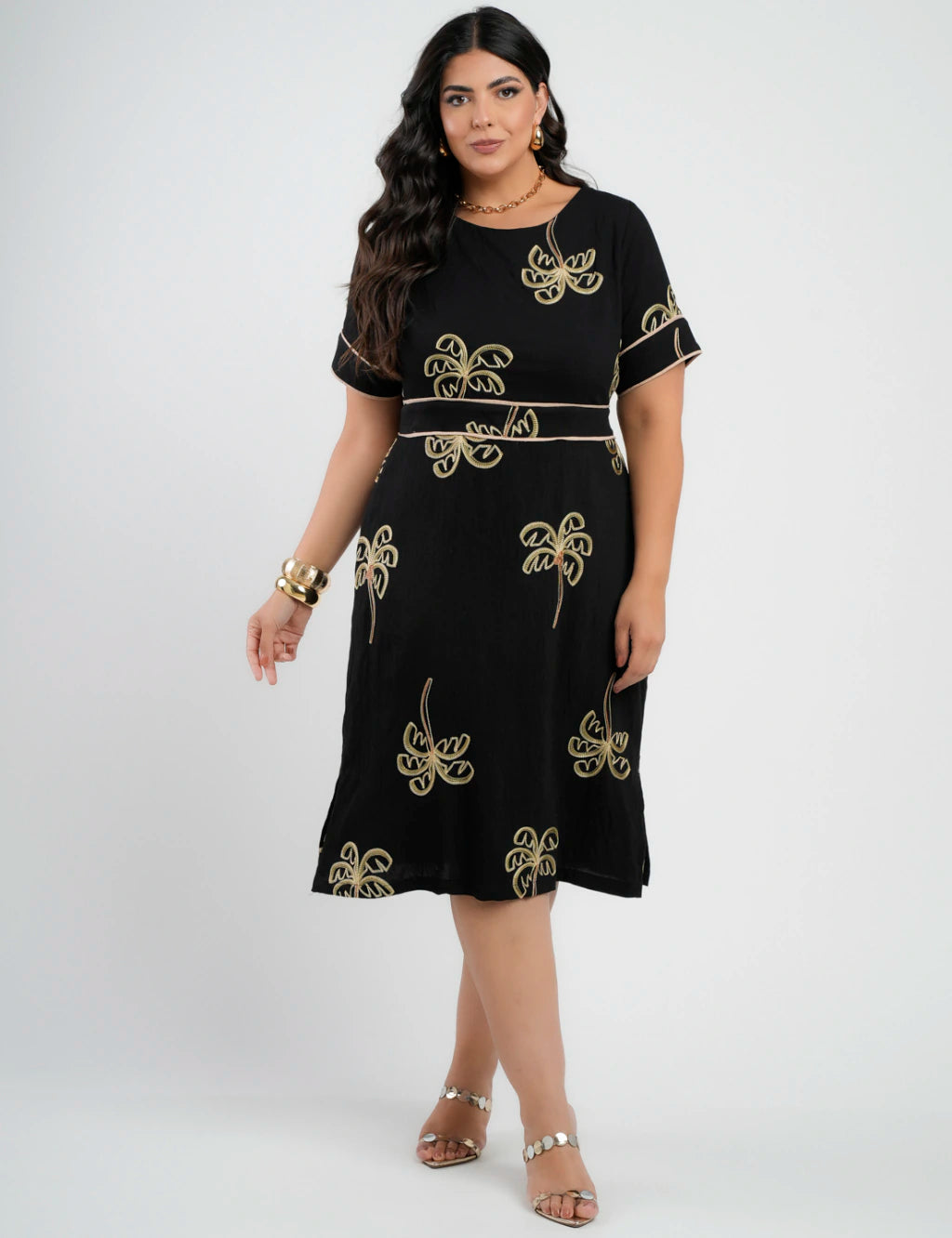 Vestido Midi Crepe Encorpado Bordado Preto