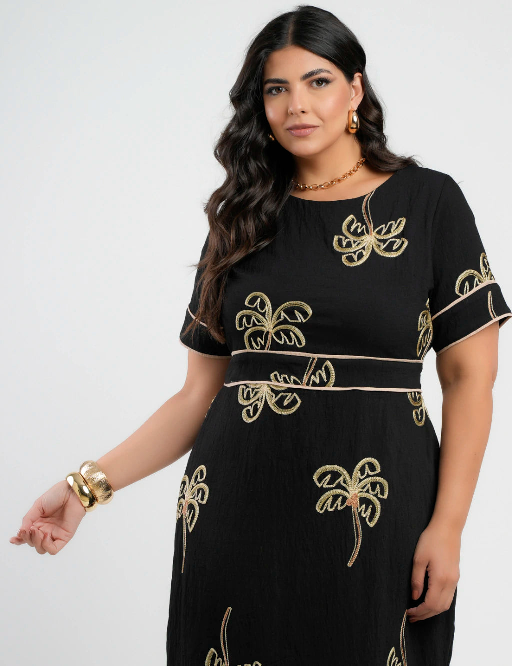 Vestido Midi Crepe Encorpado Bordado Preto