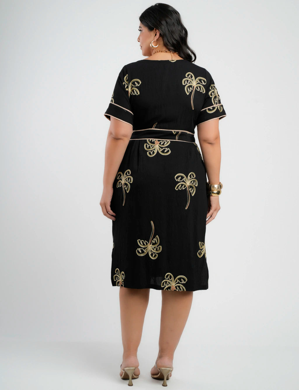 Vestido Midi Crepe Encorpado Bordado Preto