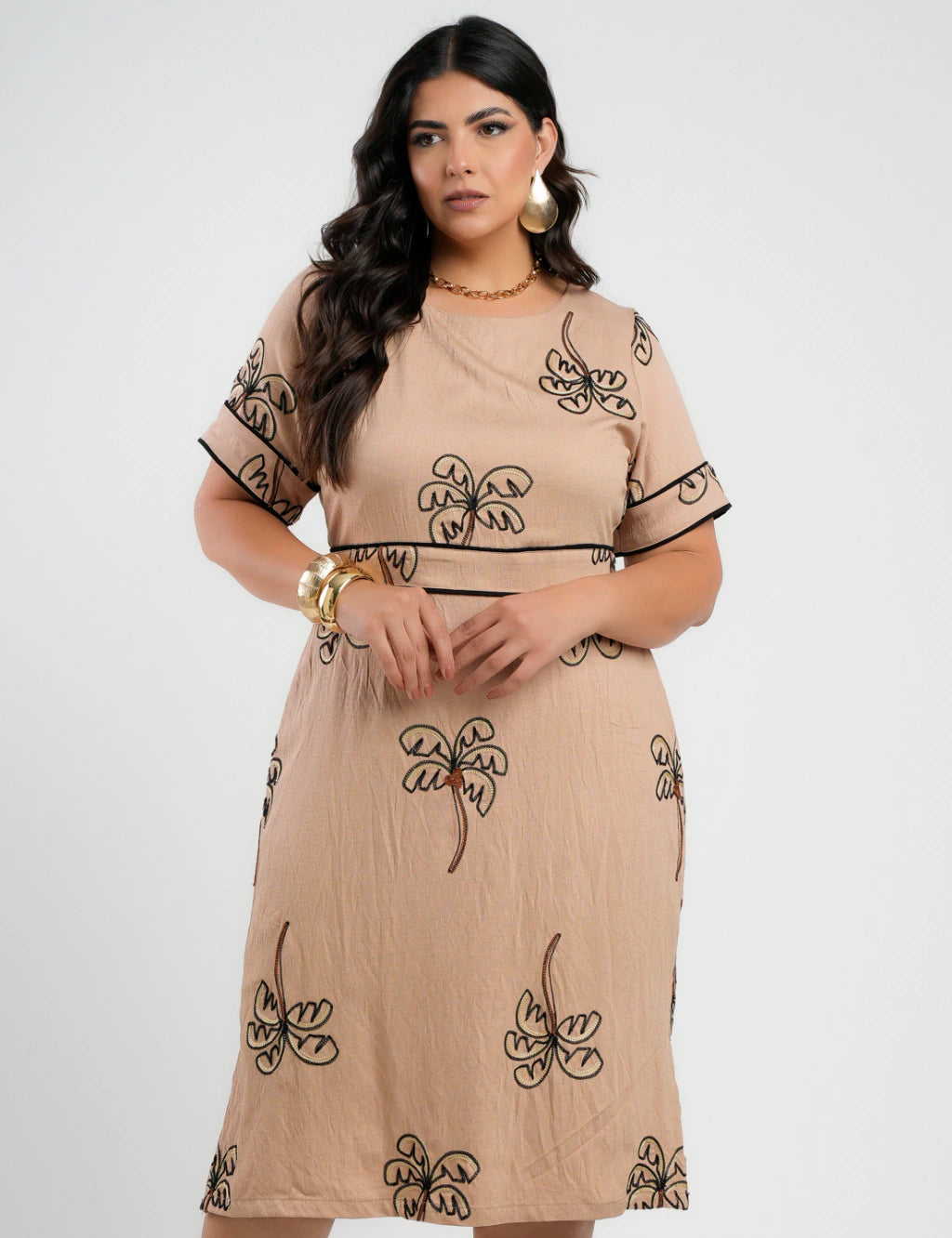Vestido Midi Crepe Encorpado Bordado Marrom