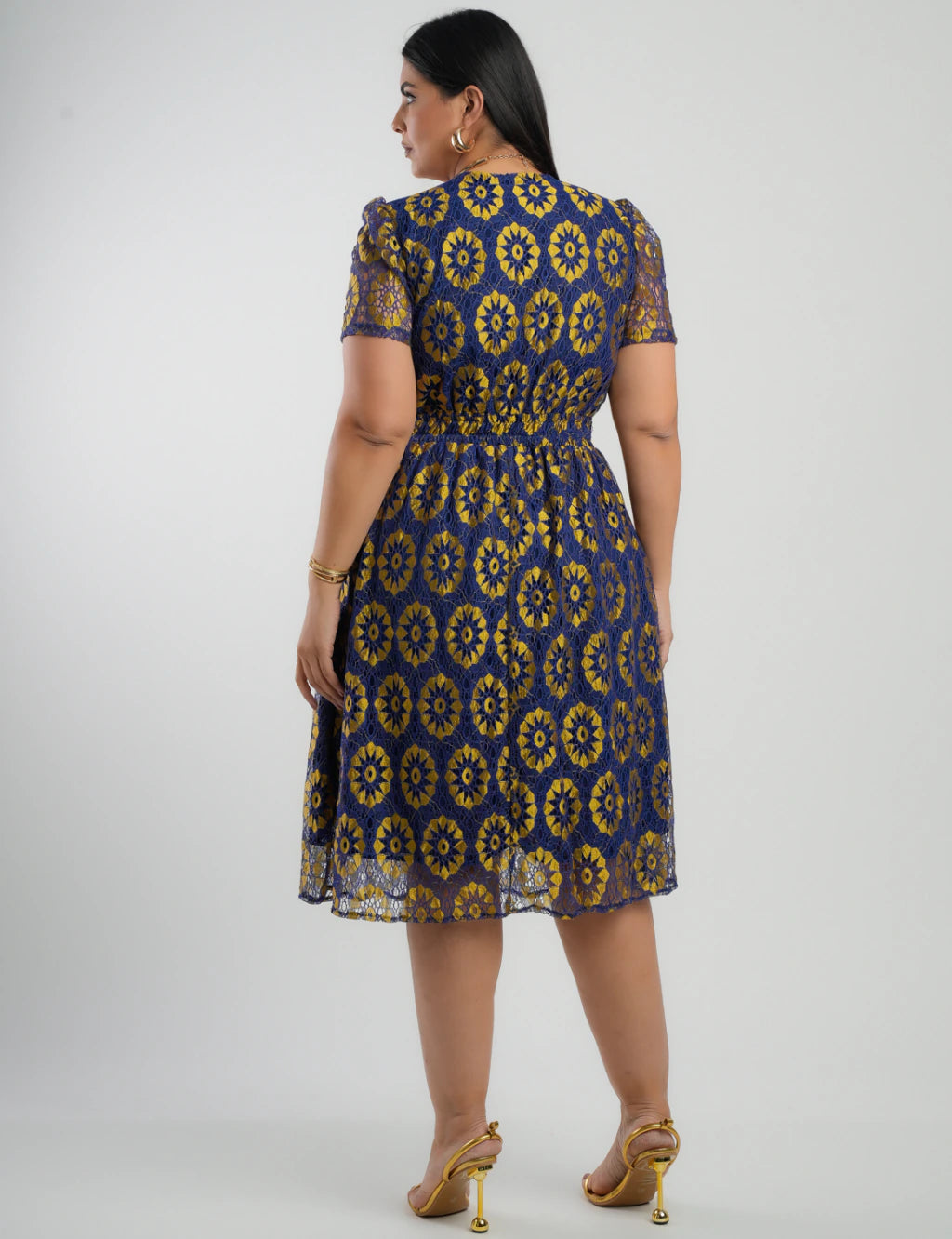 Vestido Midi Renda Com Decote Princesa Amarelo
