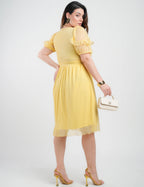Vestido Midi Tule Textura Poá Com Babado Amarelo