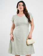 Vestido Curto Bordado Decote Princesa Verde