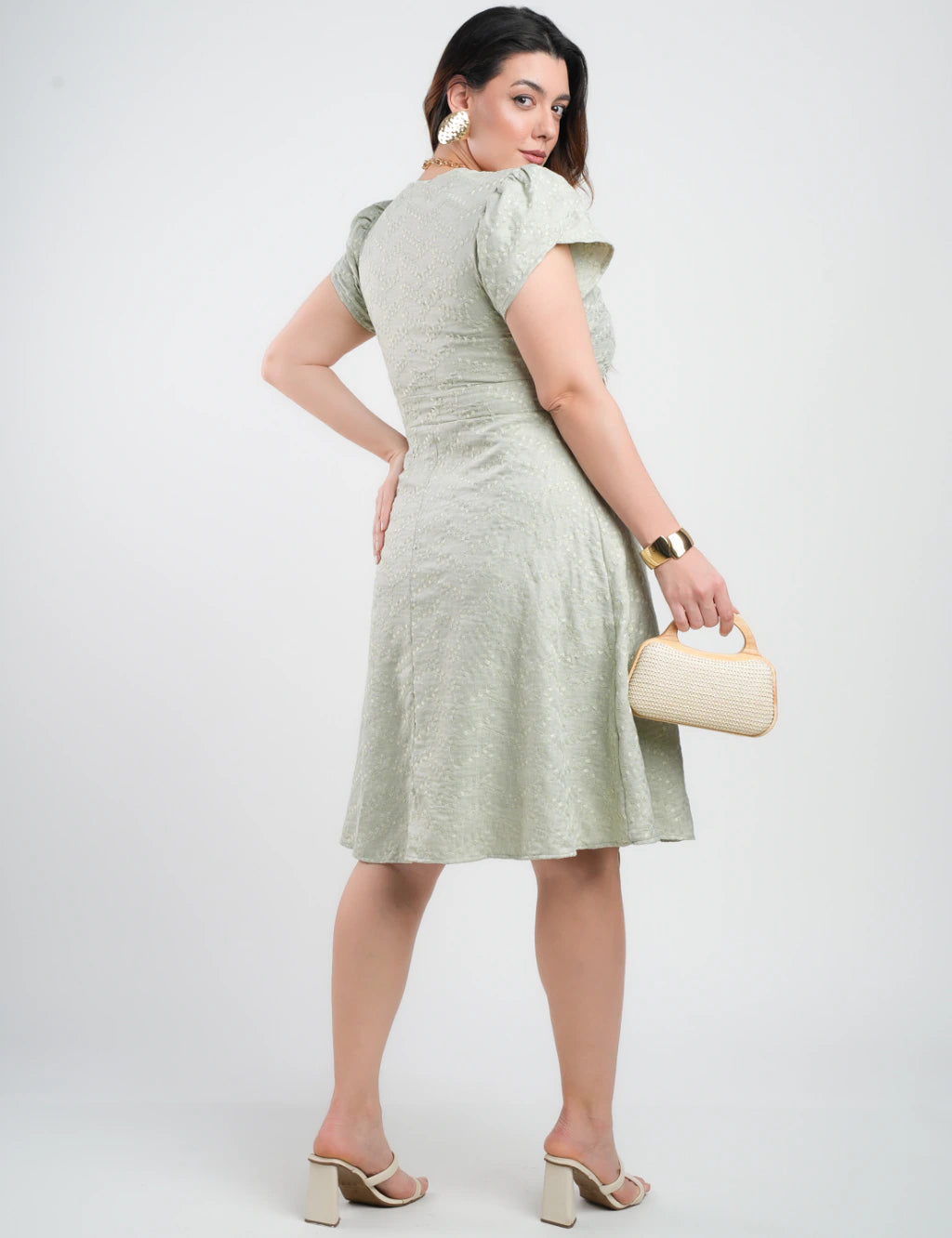 Vestido Curto Bordado Decote Princesa Verde