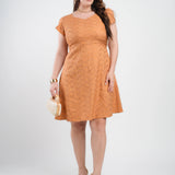 Vestido Curto Bordado Decote Princesa Marrom