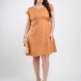 Vestido Curto Bordado Decote Princesa Marrom