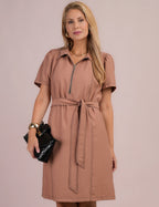 Vestido Curto Com Zíper Frente Marrom