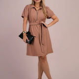 Vestido Curto Com Zíper Frente Marrom