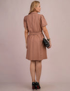 Vestido Curto Com Zíper Frente Marrom