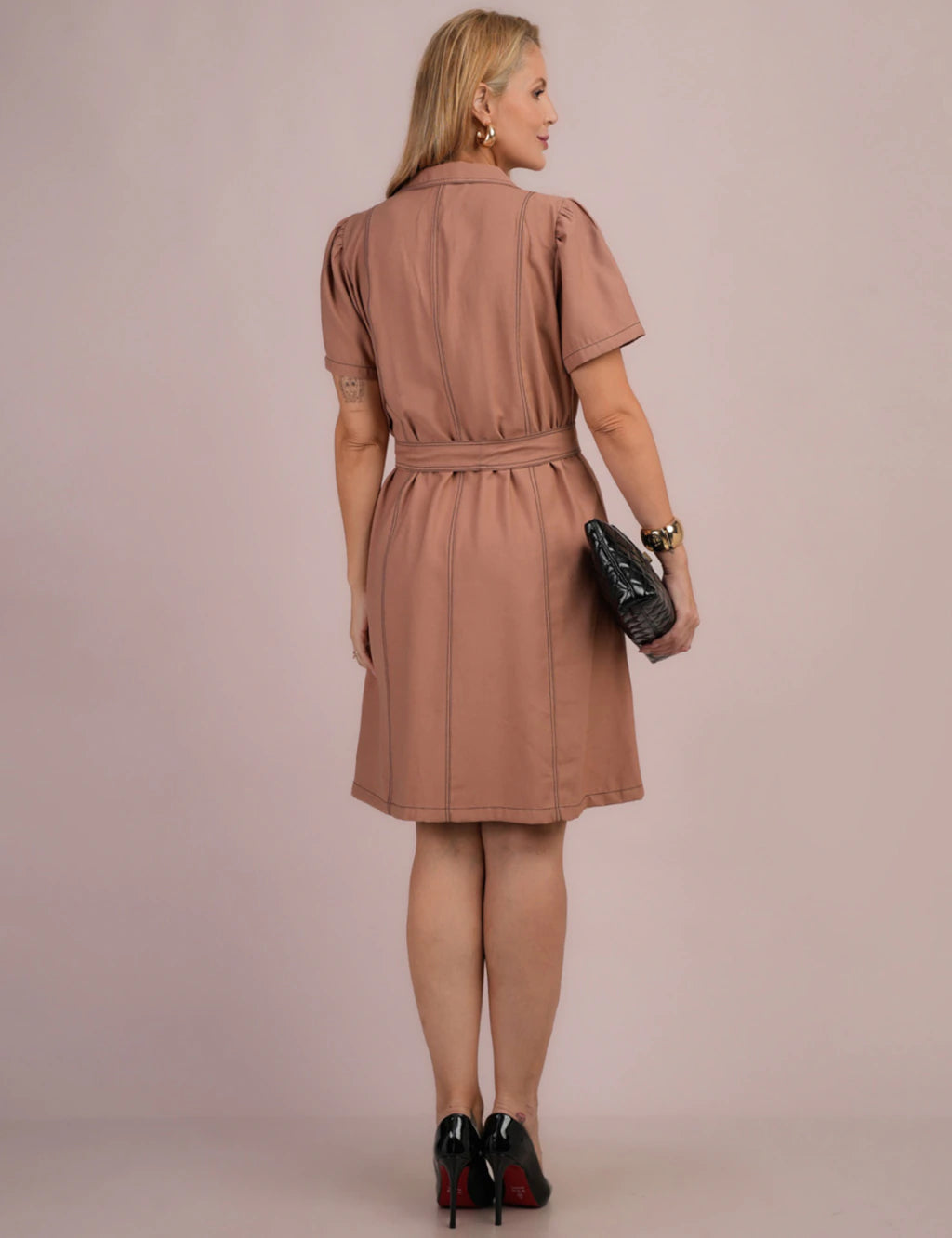 Vestido Curto Com Zíper Frente Marrom