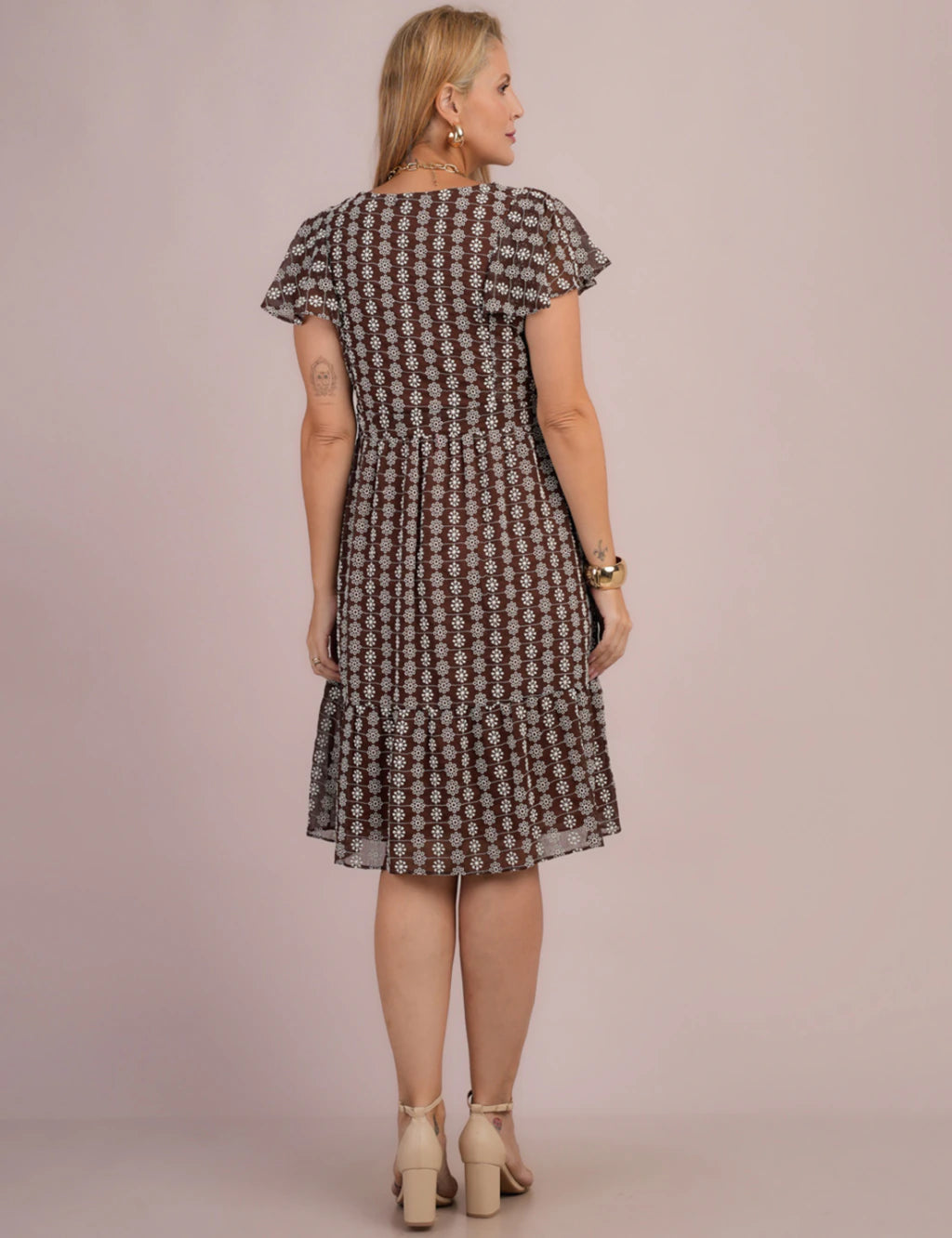 Vestido Midi Com Bordado Marrom