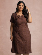 Vestido Midi Com bordado Marrom