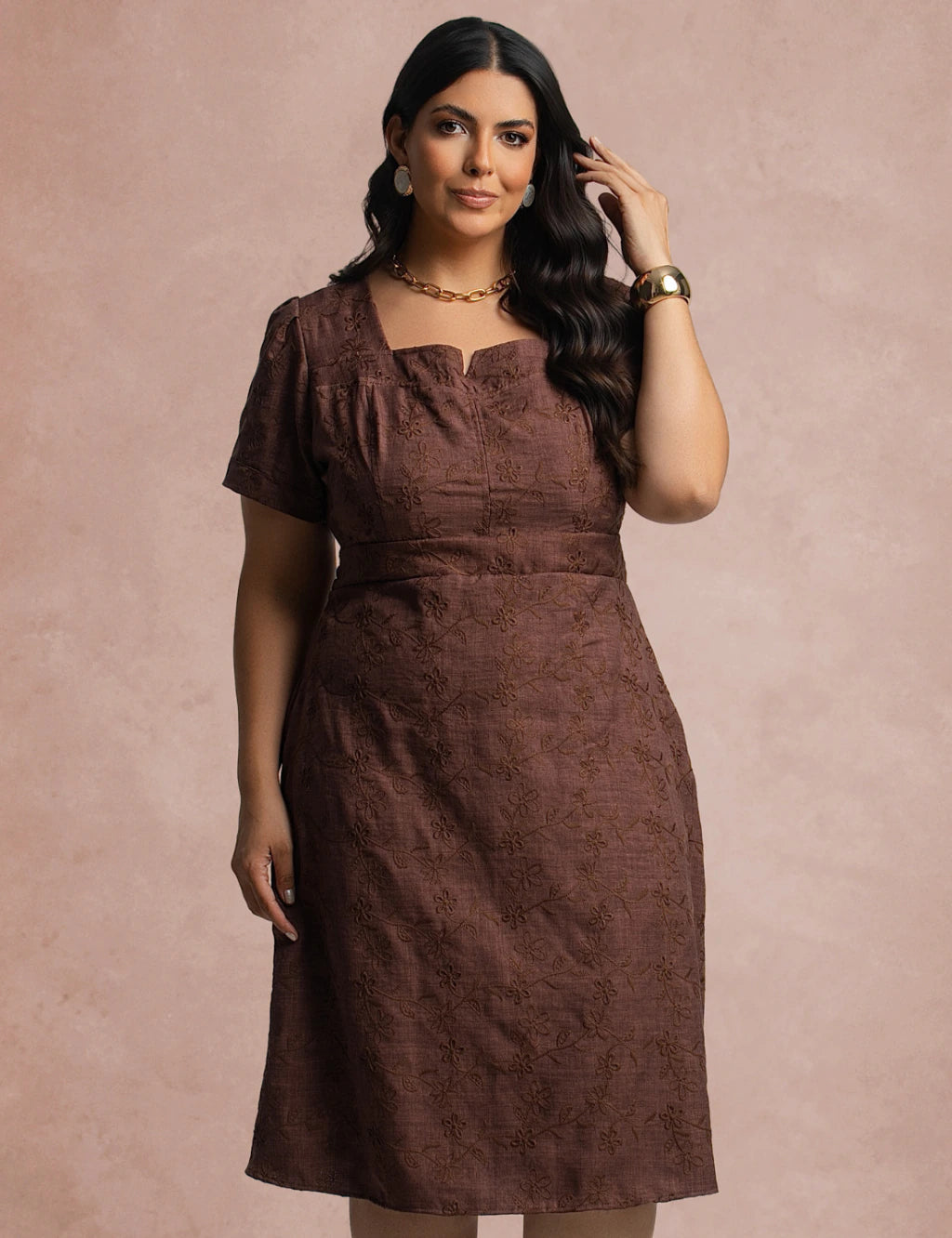 Vestido Midi Com bordado Marrom
