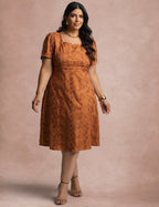 Vestido Midi Com bordado Marrom