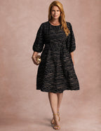 Vestido Curto Bordado Manga 3/4 Preto