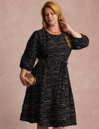 Vestido Curto Bordado Manga 3/4 Preto