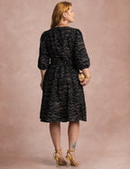 Vestido Curto Bordado Manga 3/4 Preto