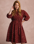 Vestido Curto Bordado Manga 3/4 Vinho