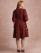Vestido Curto Bordado Manga 3/4 Vinho