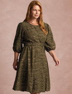 Vestido Curto Bordado Manga 3/4 Musgo