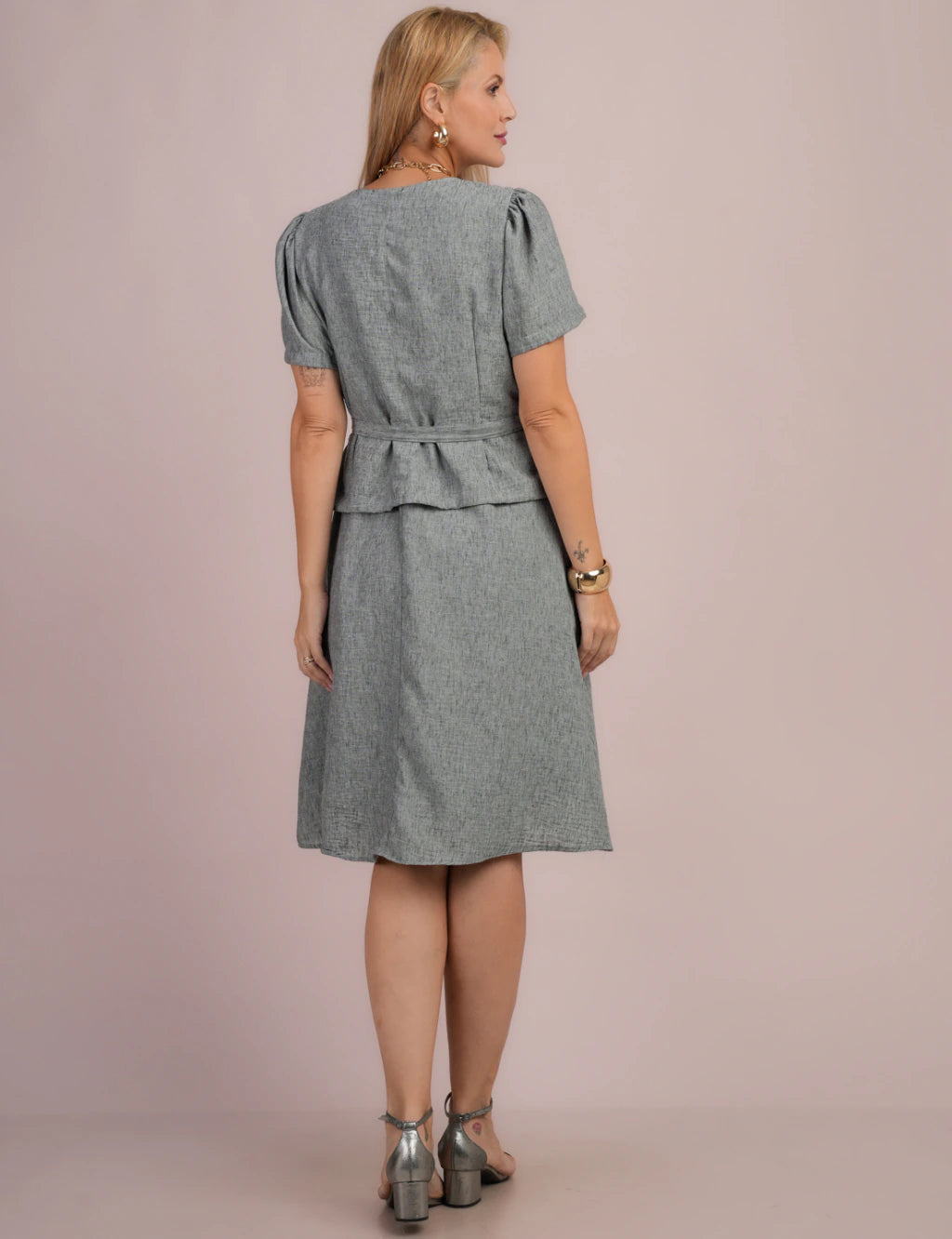 Vestido Midi Decote Princesa Cinza