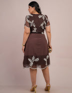 Vestido Midi Tela Com Bordado Marrom