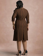 Vestido Midi Estampado Listrado Marrom