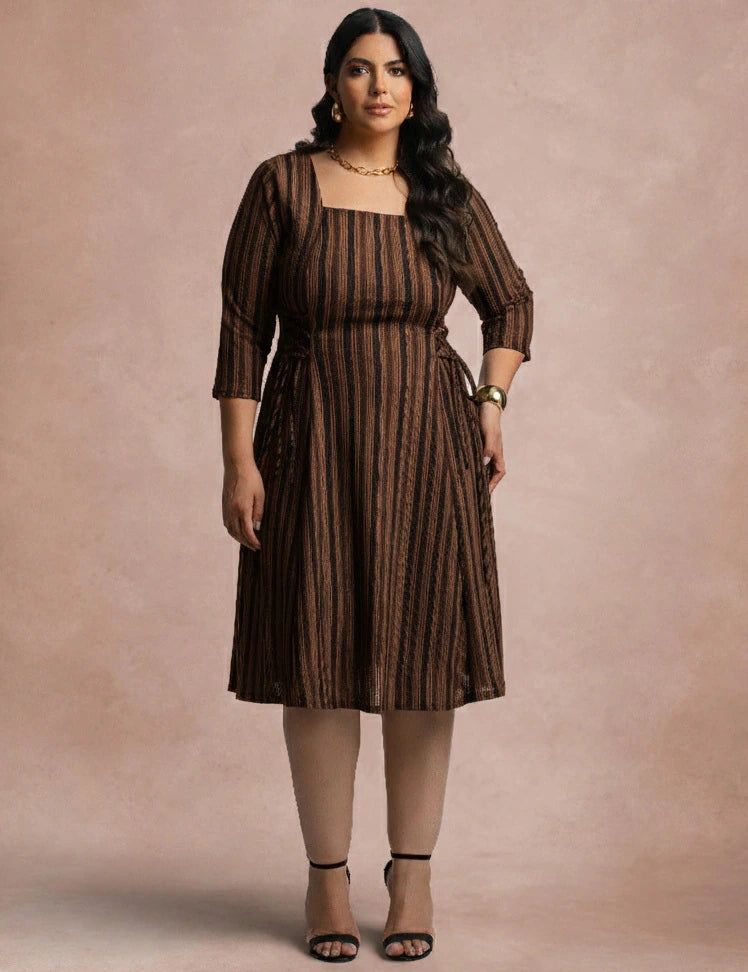 Vestido Midi Estampado Listrado Marrom
