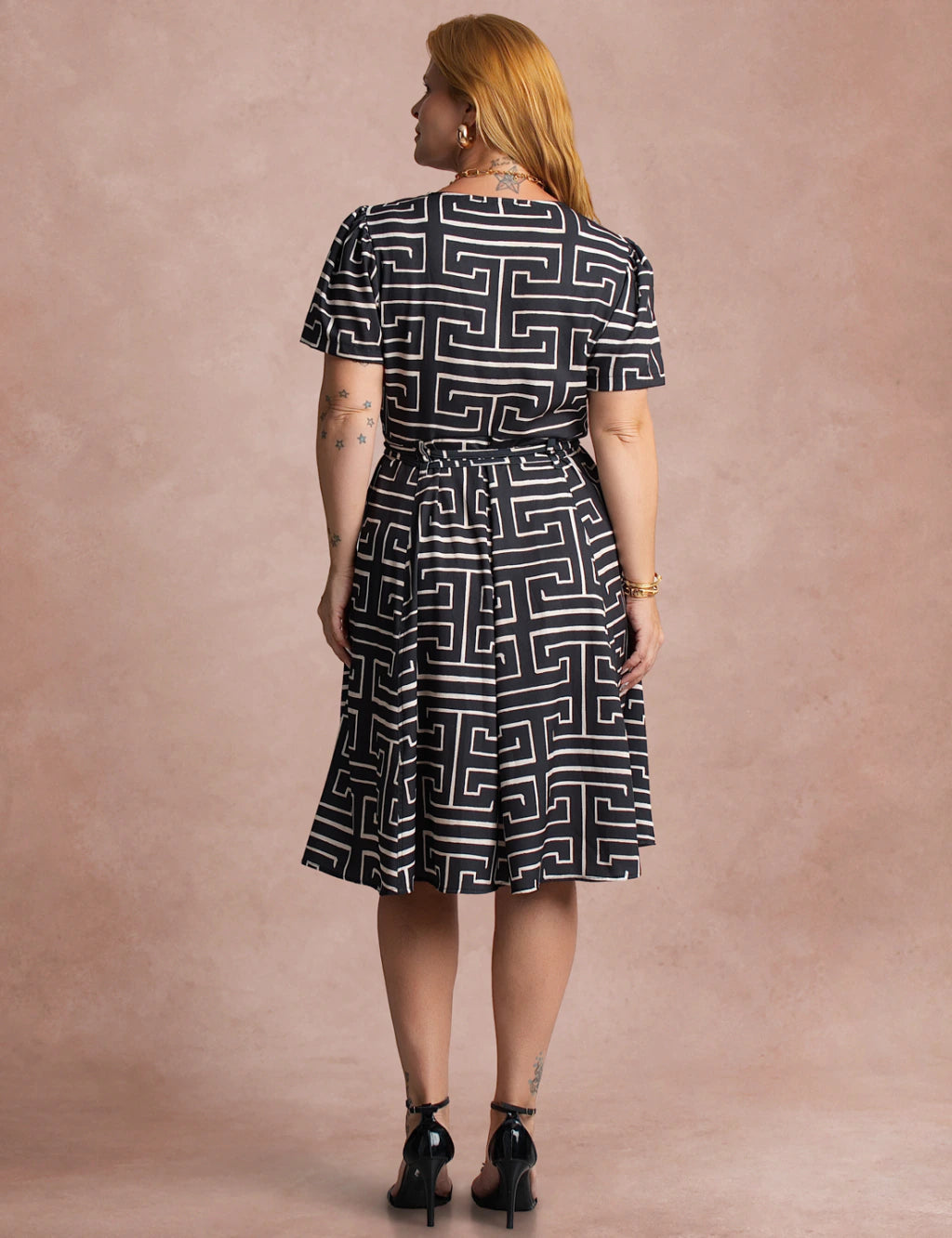 Vestido Midi Estampado Saia Rodada Preto