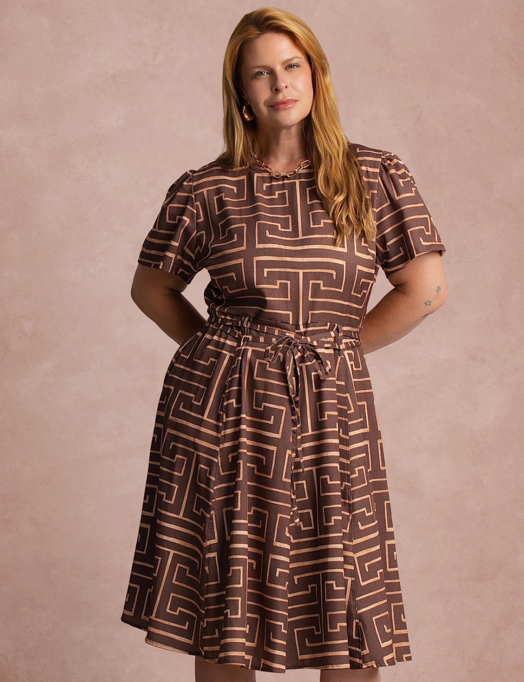 Vestido Midi Estampado Saia Rodada Marrom