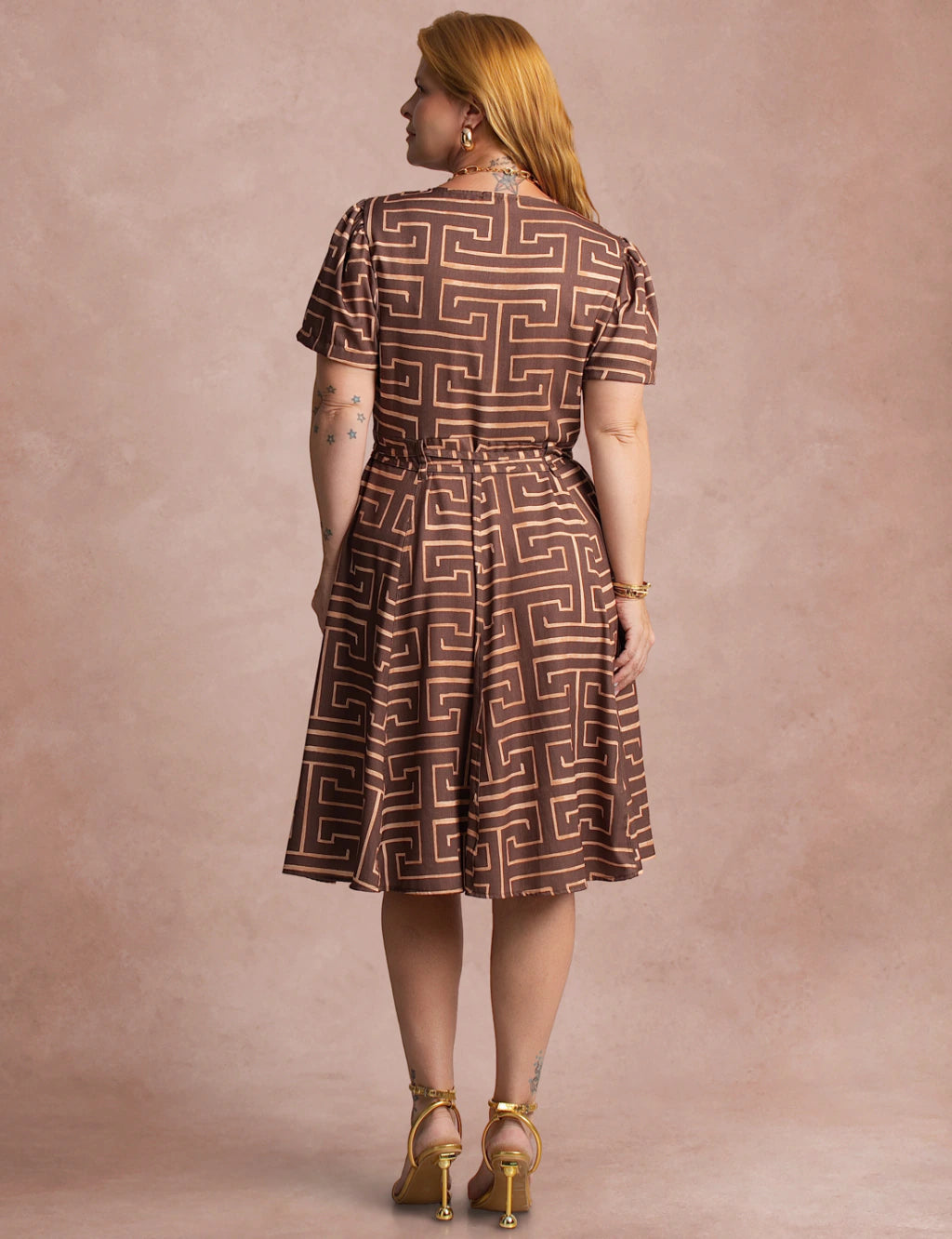 Vestido Midi Estampado Saia Rodada Marrom