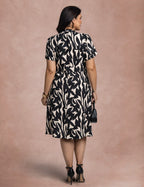 Vestido Midi Estampado Com Botões Na Pala Preto
