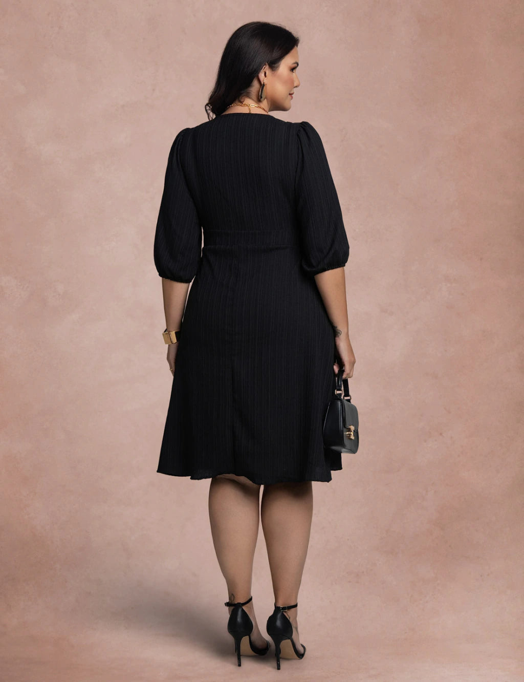 Vestido Midi Plissado Com Bolso Preto