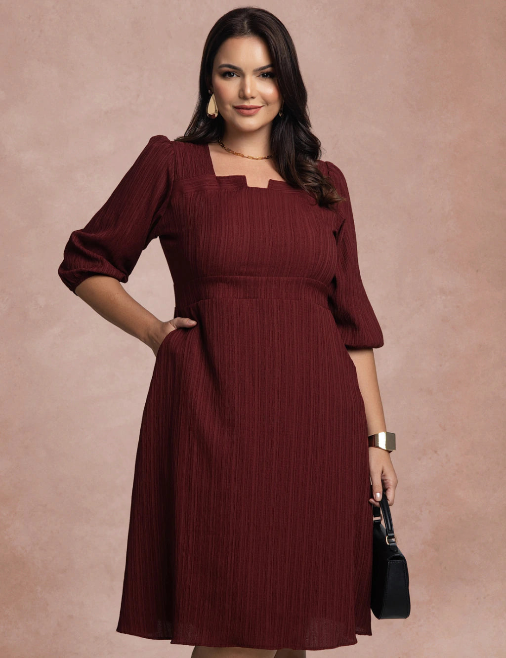 Vestido Midi Plissado Com Bolso Vinho