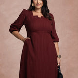 Vestido Midi Plissado Com Bolso Vinho