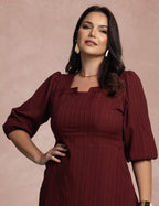 Vestido Midi Plissado Com Bolso Vinho