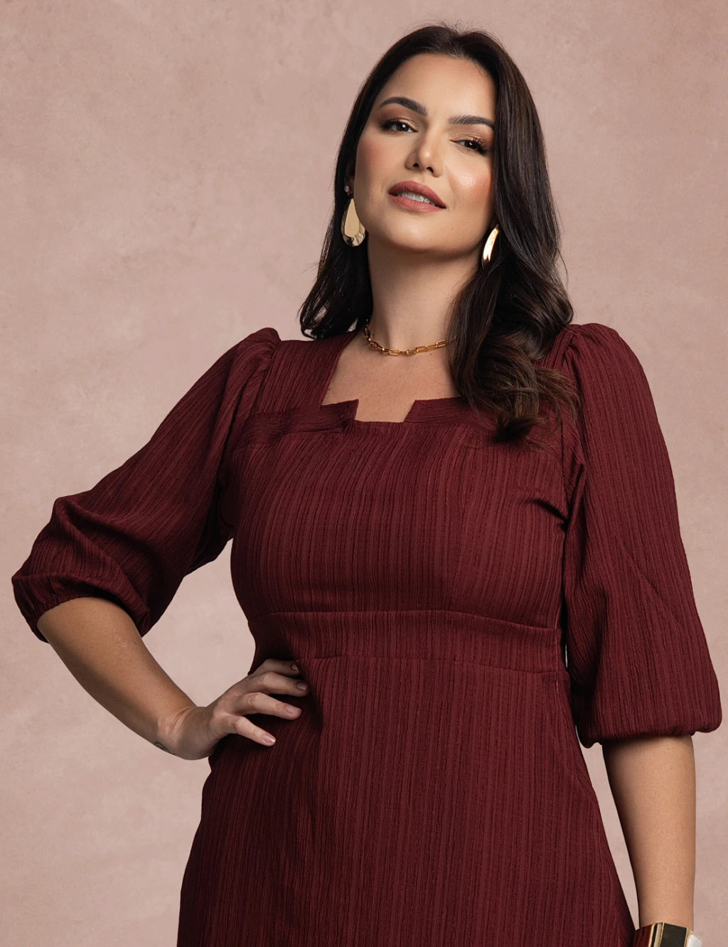 Vestido Midi Plissado Com Bolso Vinho
