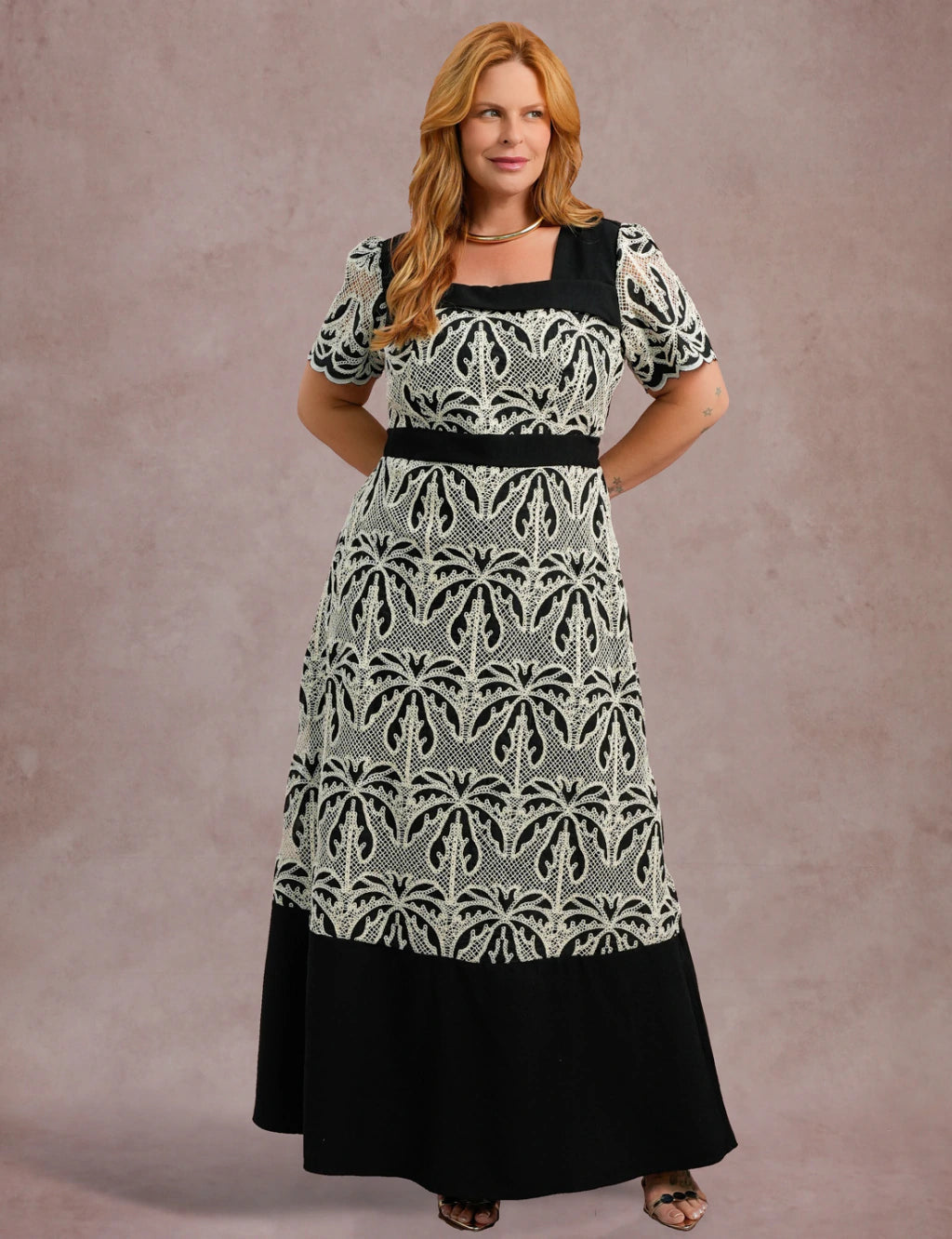 Vestido Longo Bordado Preto