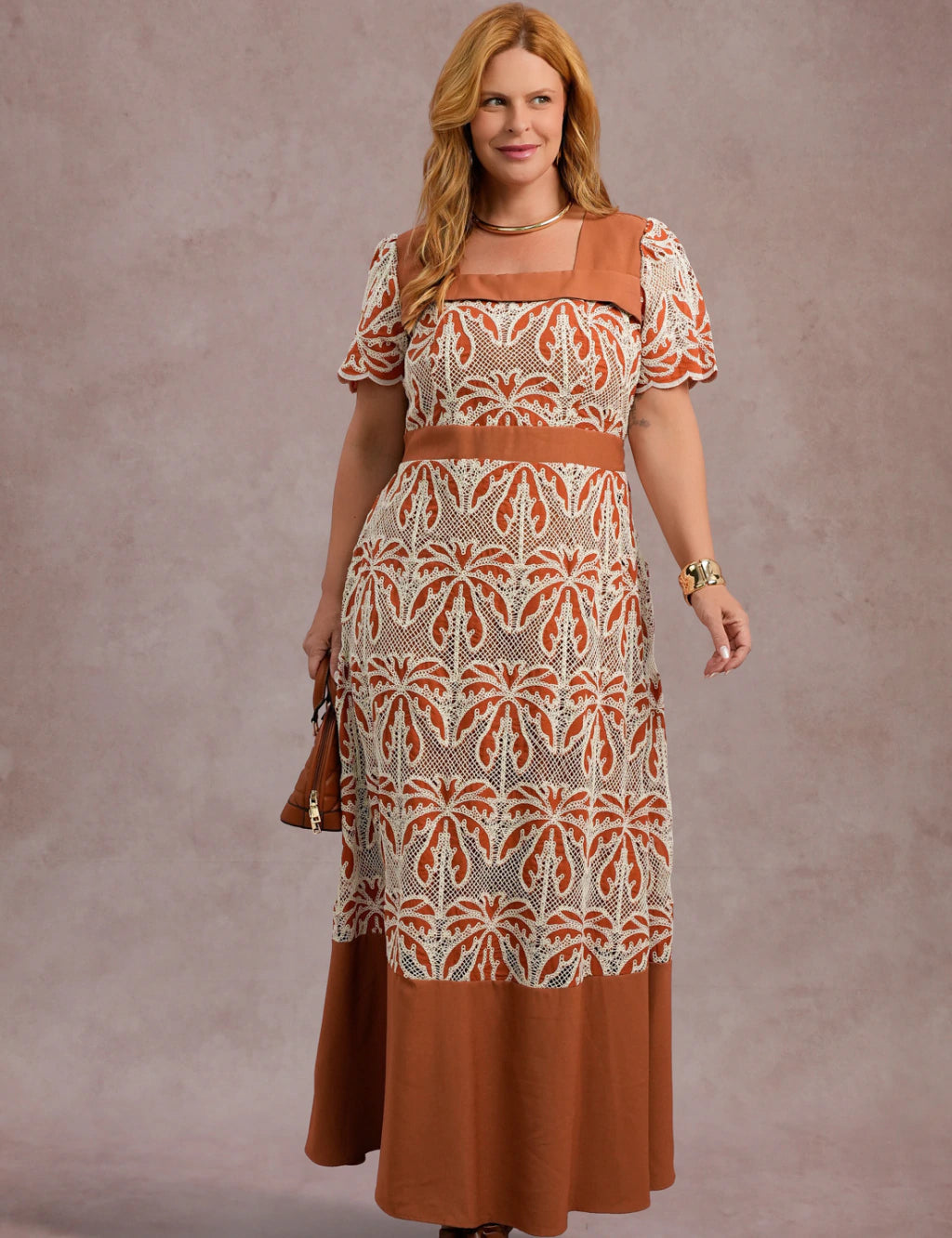 Vestido Longo Bordado Marrom